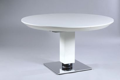 Thomas ALTHAUS (XXe siècle).
Table de salle...