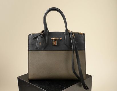 * LOUIS VUITTON par Nicolas GHESQUIÈRE 
Collection...