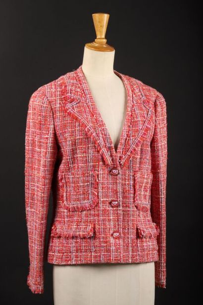 * CHANEL par Karl LAGERFELD.
Veste droite...