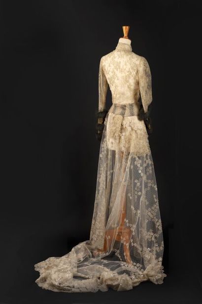 * Modèle couture.
Commande spéciale de Tania...