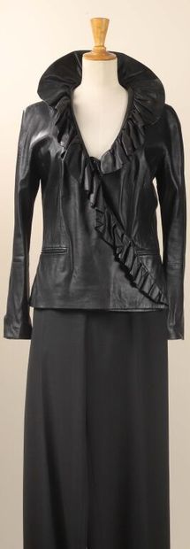 * SONIA RYKIEL.
Veste croisée en cuir noir...