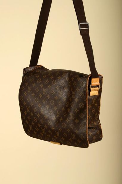 * LOUIS VUITTON.
Rare sac Bastille, toile...