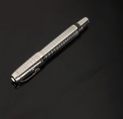 * MONTBLANC, Bohème.
Stylo-plume rétractable...