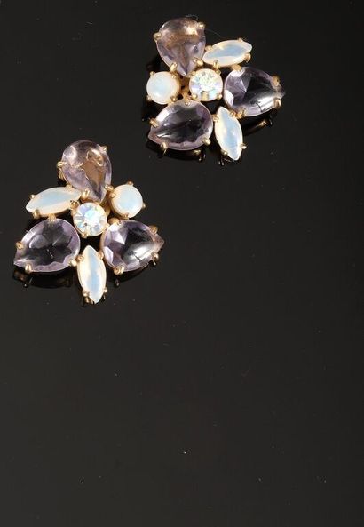 ELSA SCHIAPARELLI.
Paire de clips d'oreilles...