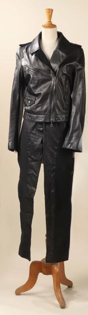 * LOUIS VUITTON.
Lot comprenant :
- Blouson...