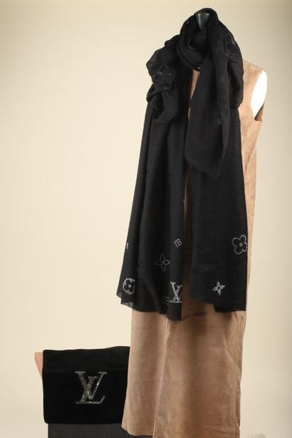 * LOUIS VUITTON.
Lot de 3 étoles du soir...