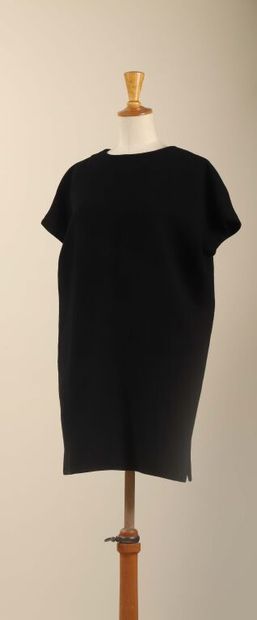 CHRISTIAN DIOR BOUTIQUE.
Robe droite en crêpe...