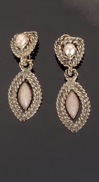 MAISON GOOSSENS.
Paire de pendants d'oreilles...