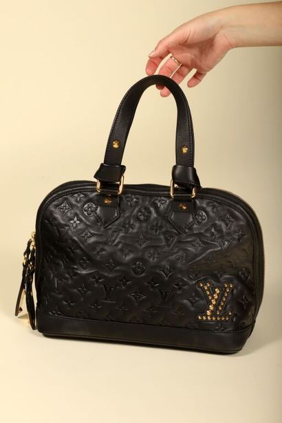 * LOUIS VUITTON.
Sac à main Double Jeu Alma...