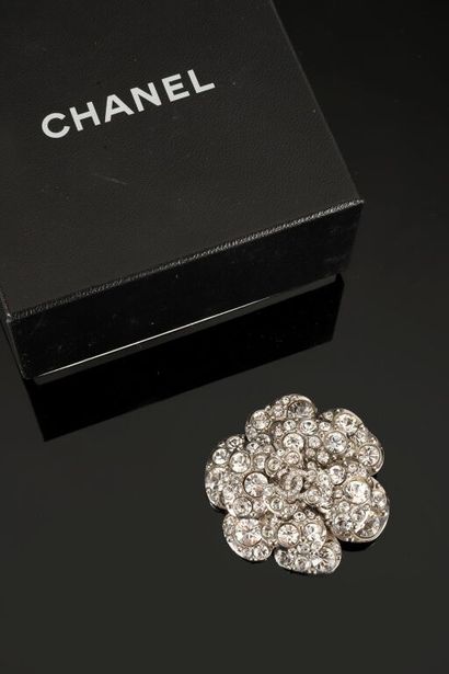 * CHANEL.
Exceptionnelle broche-pendentif...