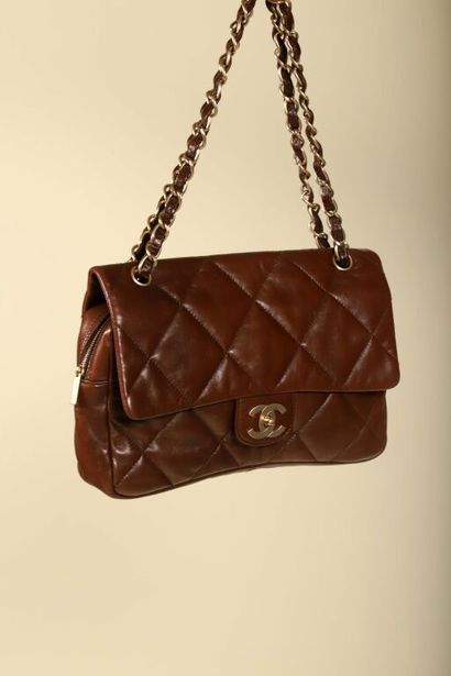 * CHANEL.
Sac Timeless 30 cm, en cuir agneau...