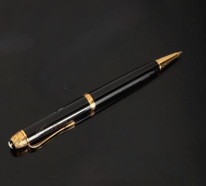 * MONTBLANC, Voltaire.
Porte-mine en résine...