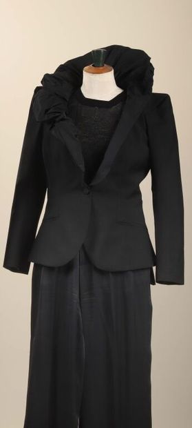 * LOUIS VUITTON.
Lot comprenant :
- Veste...