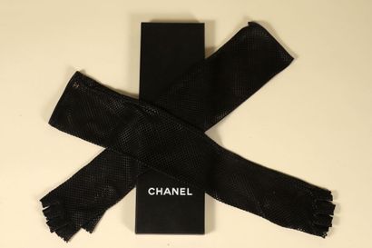 * CHANEL.
Longues mitaines en cuir d'agneau...