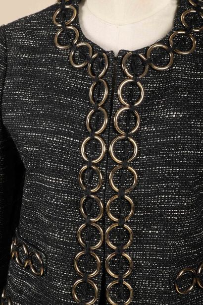 * MOSCHINO Cheap & chic.
Veste courte, droite...