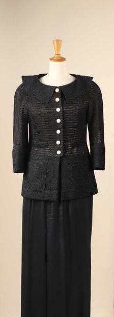 * CHANEL par Karl LAGERFELD.
Veste droite...