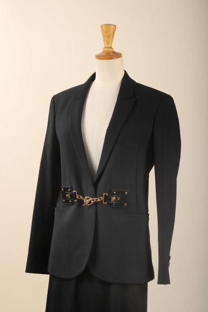 * Lot comprenant :
- GUCCI.
Veste noire en...