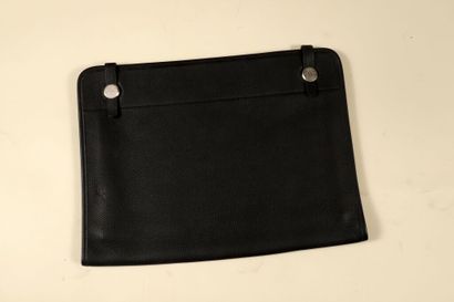 HERMÈS.
Élégant porte-document en cuir grainé...
