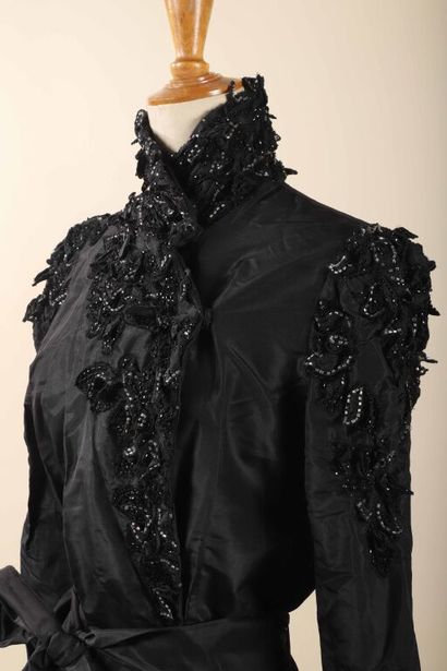 * LOLITA LEMPICKA PREMIÈRE.
Manteau du soir...