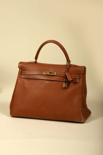* HERMÈS.
Sac Kelly 35 cm, en cuir grainé...
