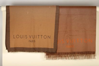 * LOUIS VUITTON.
Lot comprenant : 
- Écharpe...