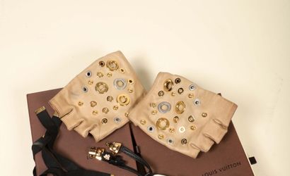 * LOUIS VUITTON.
Lot comprenant :
- Paire...