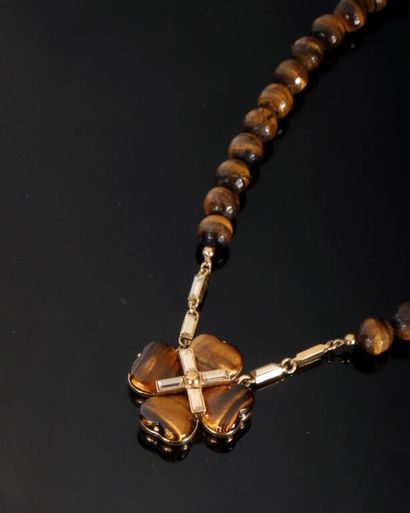 CHRISTIAN DIOR.
Collier choker trèfle, perles...