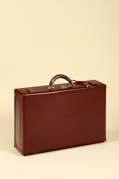 HERMÈS.
Attaché-case en cuir box Bordeau,...