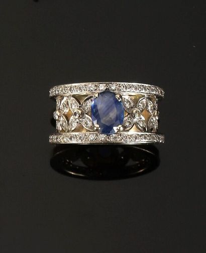 Bague bandeau en or gris 750 ‰, composée...