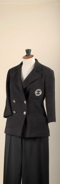 * CHANEL.
Blazer croisé en tweed de coton...