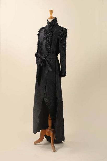 * LOLITA LEMPICKA PREMIÈRE.
Manteau du soir...