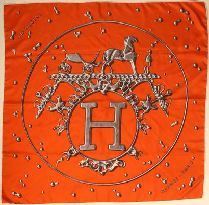 * HERMÈS par Dimitri RYBALTCHENKO.
Carré...