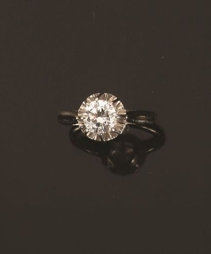 Bague en or 750 ‰ et platine 850 ‰ ornée...