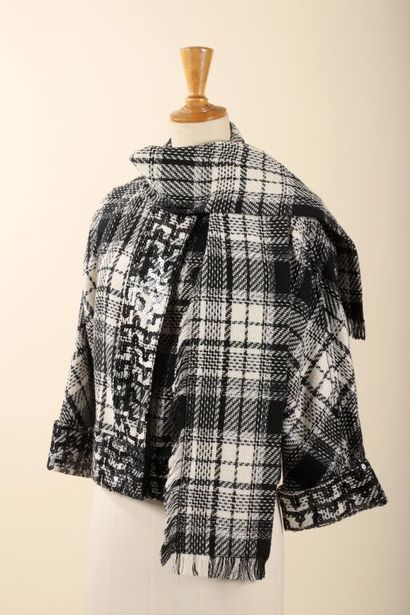 * DOLCE & GABBANA.
Veste col écharpe en tweed...