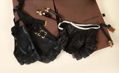 * LOUIS VUITTON.
Lot comprenant :
- Paire...