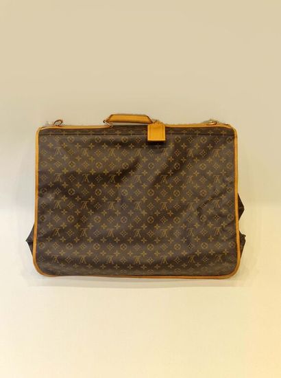 LOUIS VUITTON.
Porte-vêtement de voyage,...