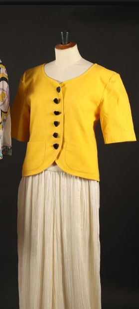 YVES SAINT LAURENT VARIATION.
Vintage short-sleeved...