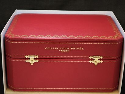CARTIER. Modèle Attaches Obus, Collection...