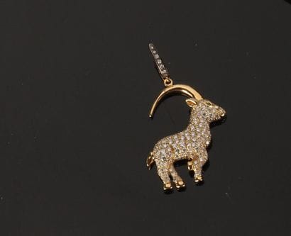 * ALEXANDRA ROSIER.
Pendentif en or jaune...
