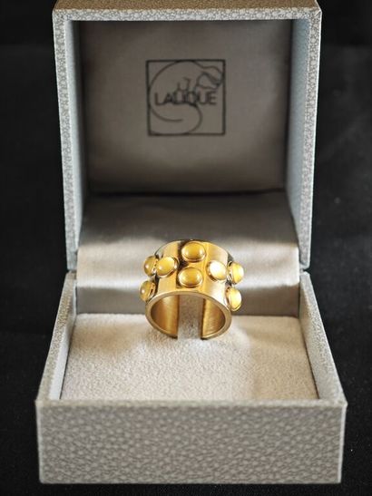LALIQUE. Recent series. 
Wide ring in gilded...