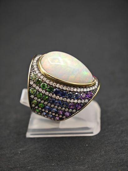 * ALEXANDRA ROSIER.
Large bague en or jaune...