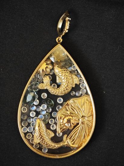 * ALEXANDRA ROSIER.
Important pendentif piriforme...