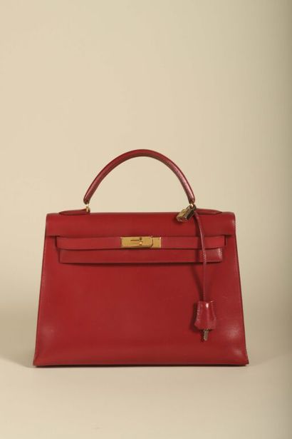 HERMÈS. 
Sac à main Kelly 33 cm en box cuir...