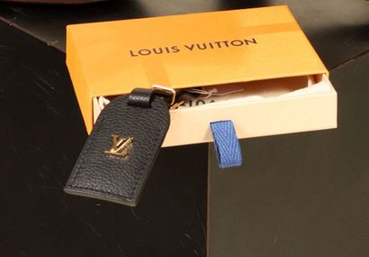 LOUIS VUITTON.
Label holder, black grained...