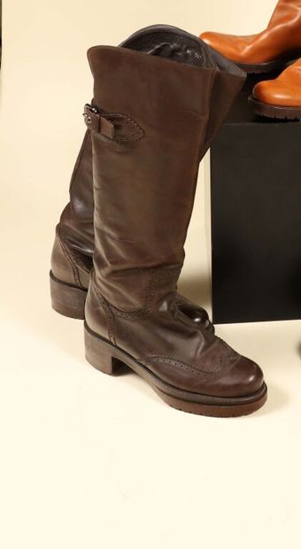 LOUIS VUITTON.
Pair of brown leather riding...