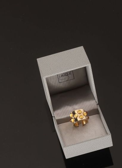 LALIQUE. Recent series. 
Wide ring in gilded...