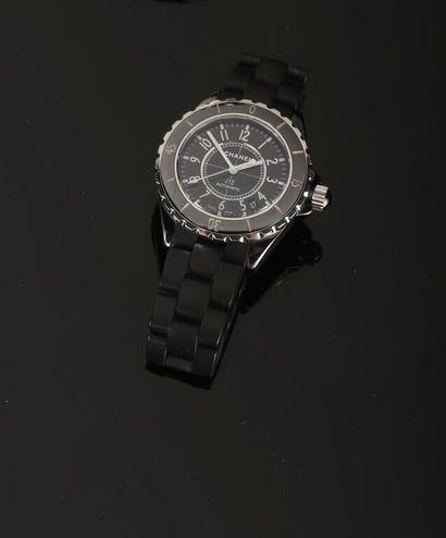 CHANEL. Modèle J12 (J-12). Vers 2010.
Montre-bracelet...