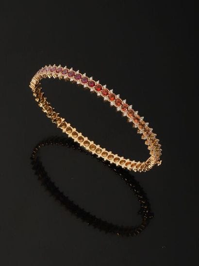 * ALEXANDRA ROSIER. 
Bracelet rigide ouvrant...