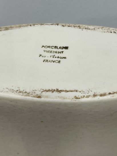 VIREBENT.
Vase méplat en porcelaine émaillée...