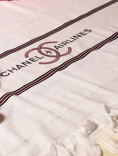 CHANEL AIRLINES. 
Serviette de plage White...